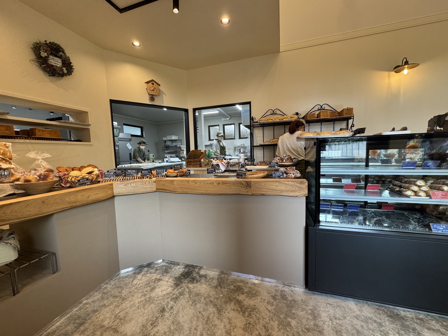 写真:府中市若松町にパン屋「NHütte(エヌヒュッテ)」さんオープン!