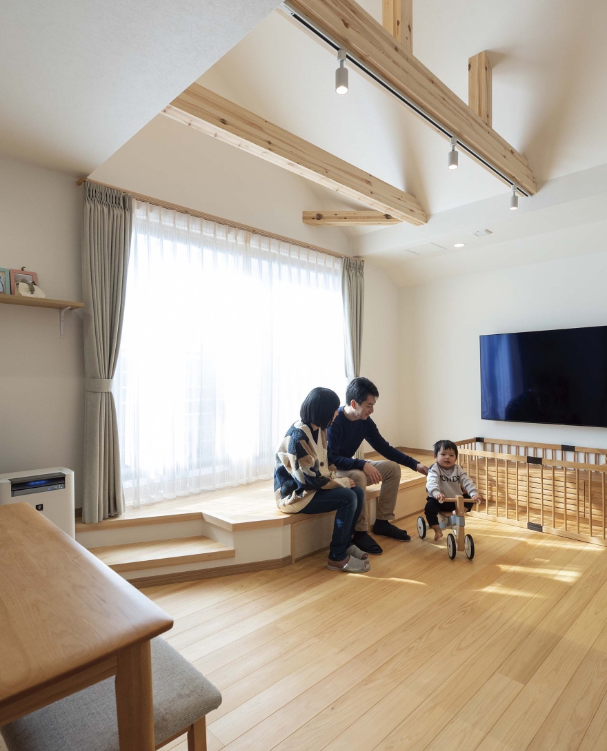 小嶋工務店の施工事例：リビングに縁側を作りのびのびと東京の木と陽光、風に触れ合う家
