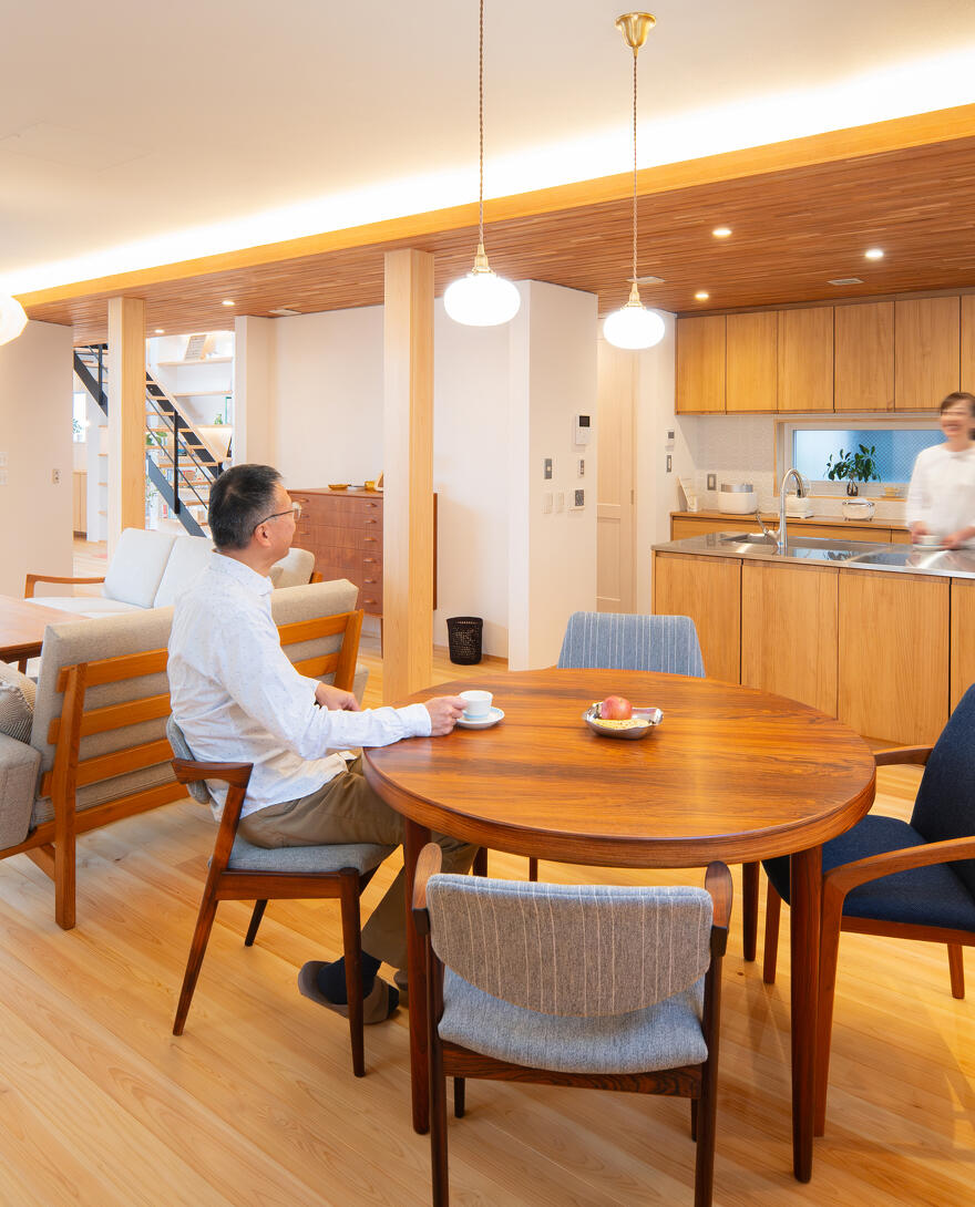 小嶋工務店の施工事例：内と内・内と外が自然につながる シック&ナチュラルな癒しの大空間