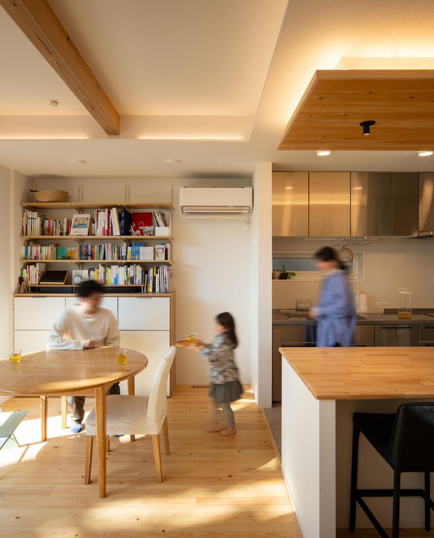 小嶋工務店の施工事例：木漏れ日と草木の影、 家族の新しい景色