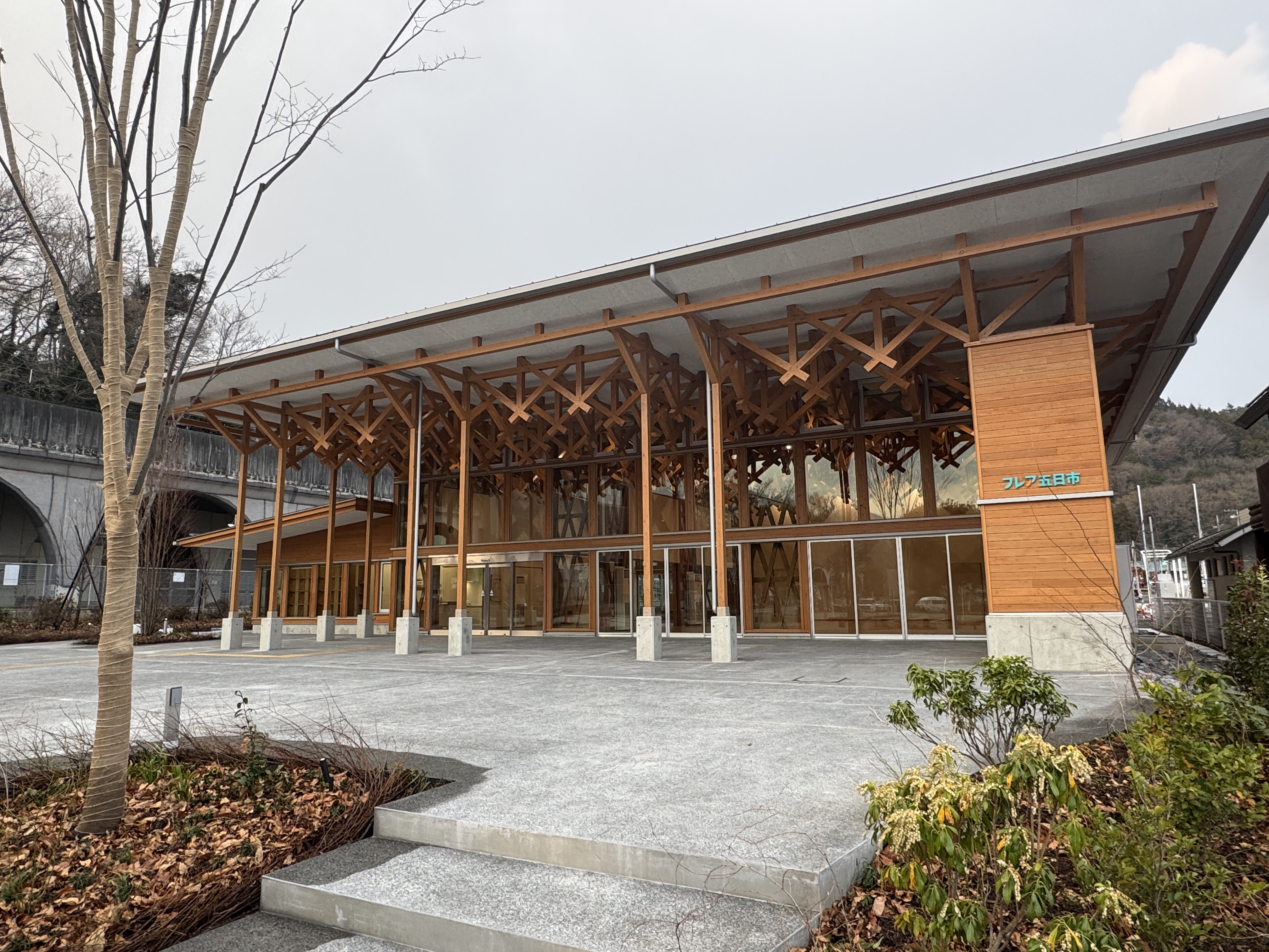 秋景 2025年夏オープン予定】あきる野市・五日市に「フレア五日市」が
