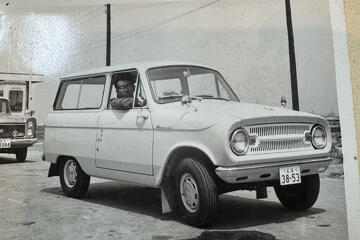 写真：創業60年の歩みと、1枚の古い写真。